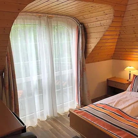 Zoeldteto Panzio B&B 블로톤퓌레드