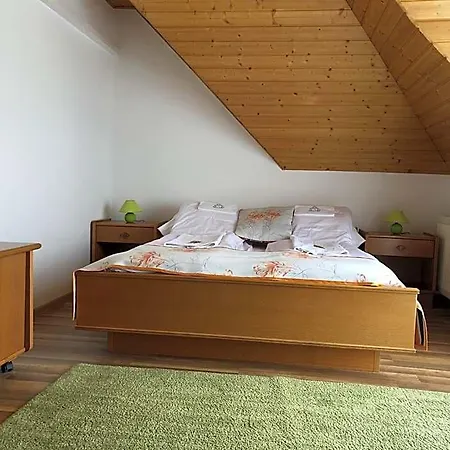 B&B Zoeldteto Panzio 블로톤퓌레드