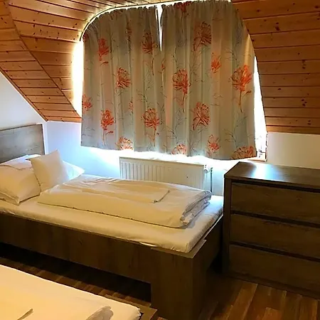 B&B Zoeldteto Panzio 블로톤퓌레드