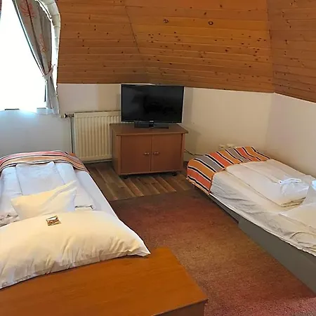 Zoeldteto Panzio B&B 블로톤퓌레드