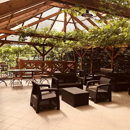 فندق مبيت وإفطار Zoeldteto Panzio 4*