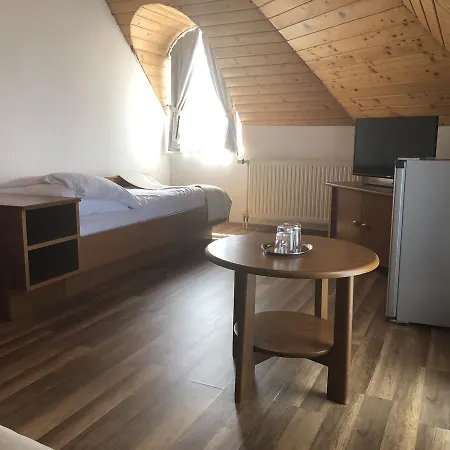 Zoeldteto Panzio B&B 블로톤퓌레드
