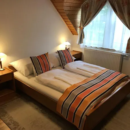 Zoeldteto Panzio 4* بالاتونفوريد
