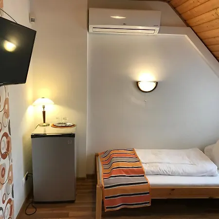 Zoeldteto Panzio 住宿加早餐酒店